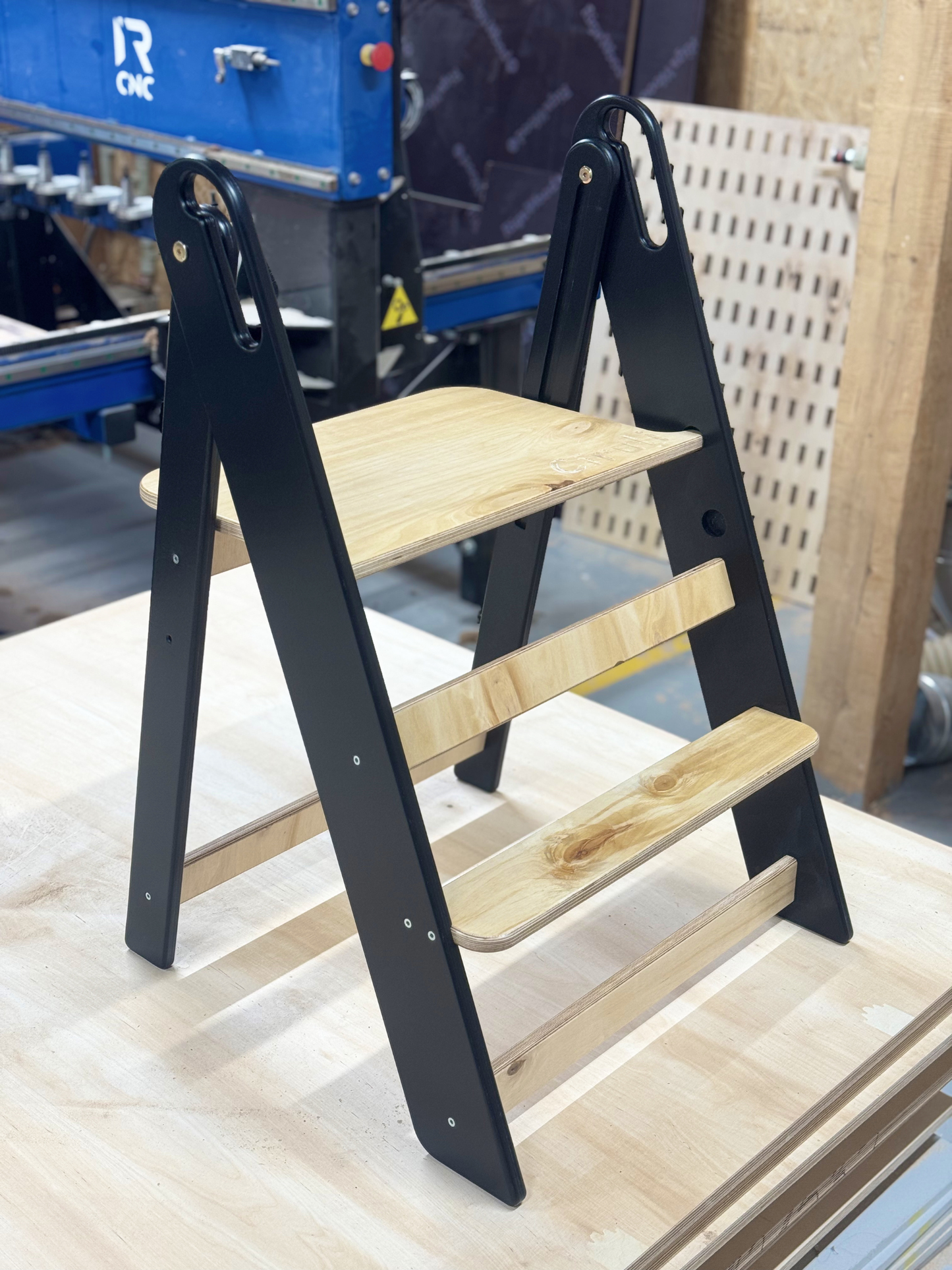 Seravellea™Wooden Step Stool