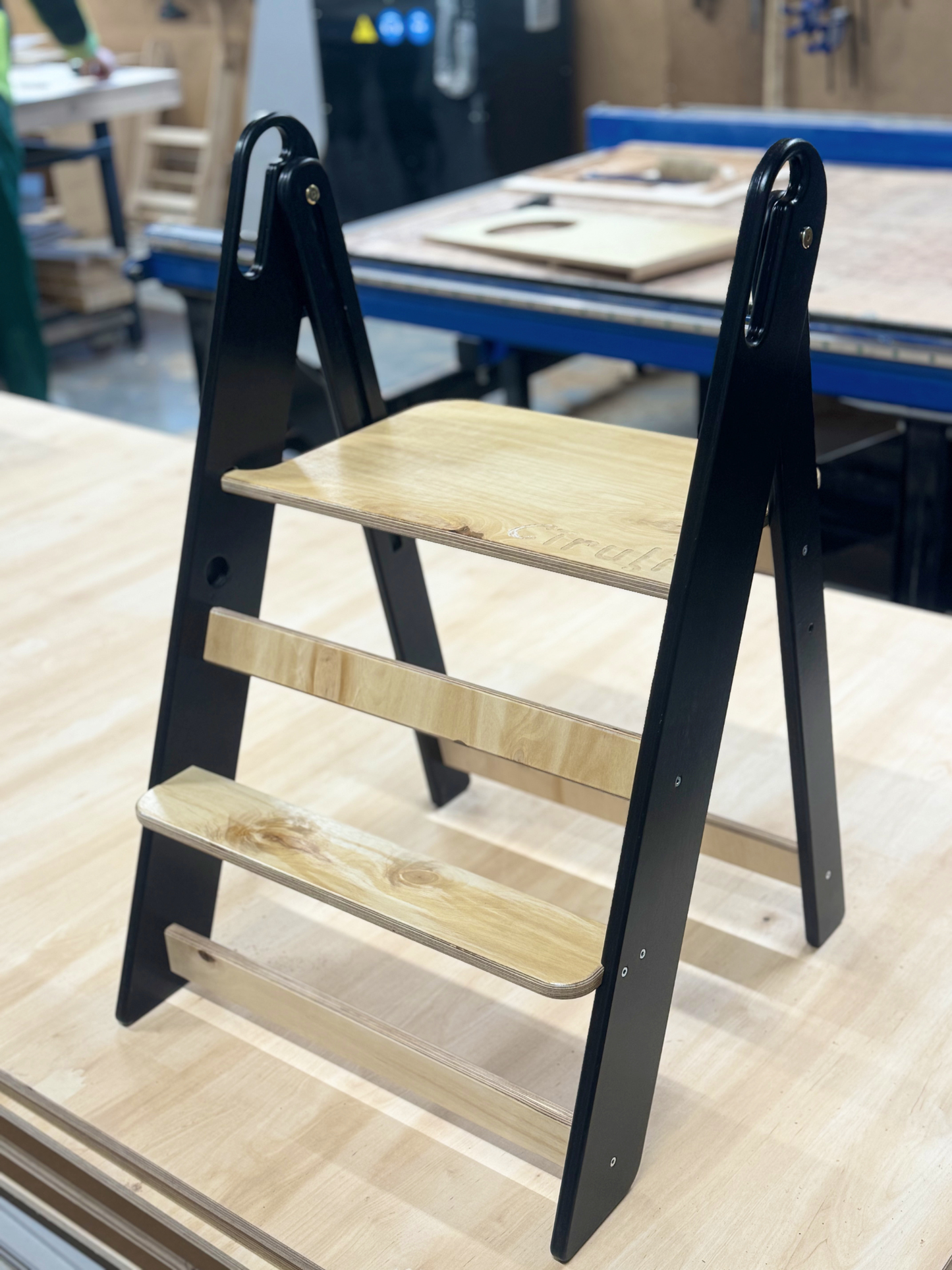 Seravellea™Wooden Step Stool