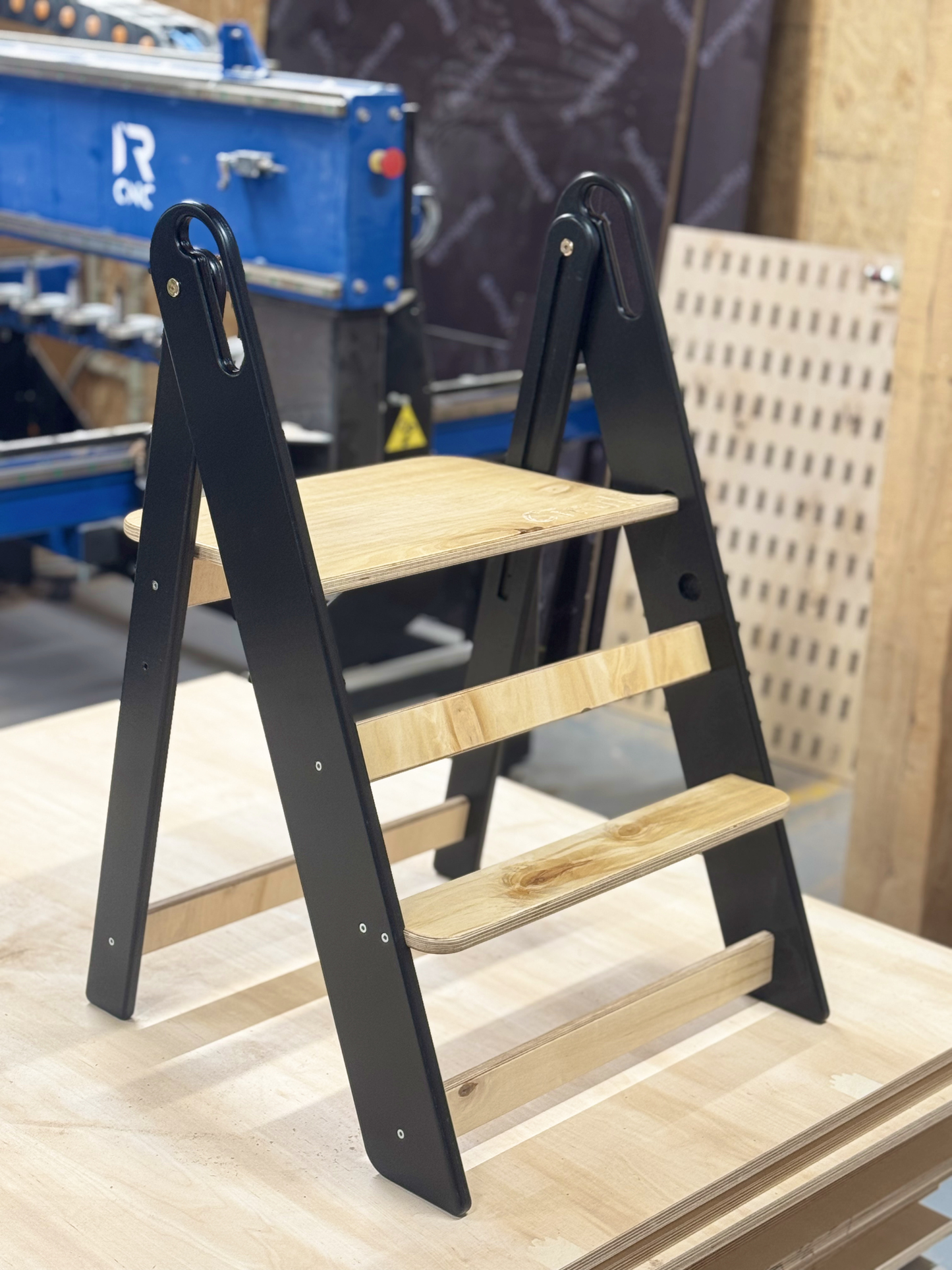 Seravellea™Wooden Step Stool