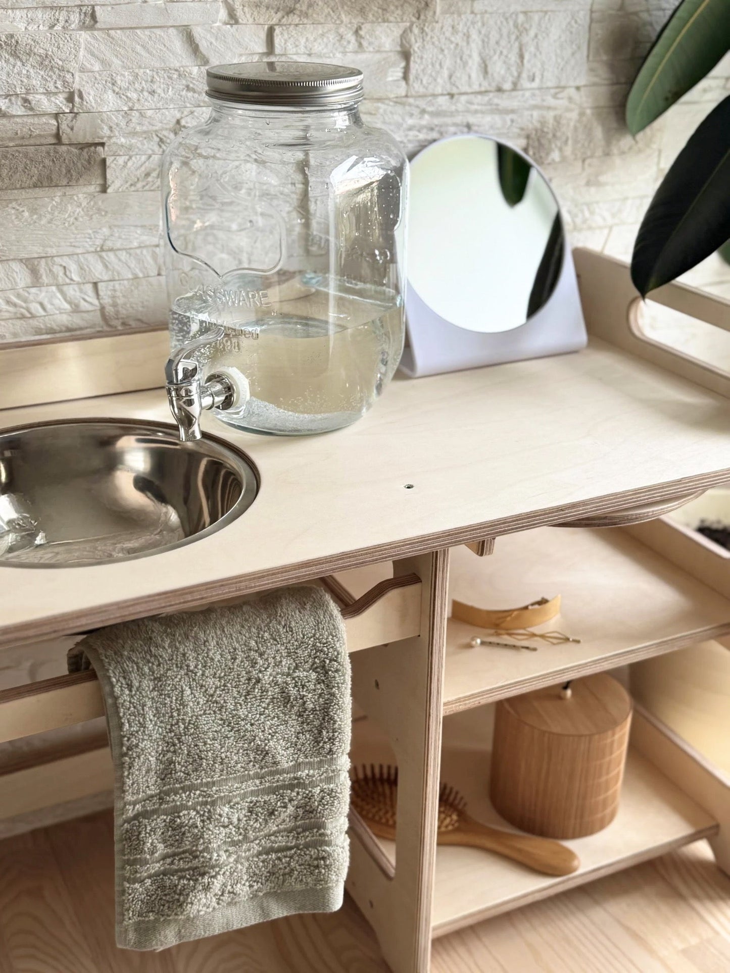 Seravellea™Montessori Wash Station with Lid