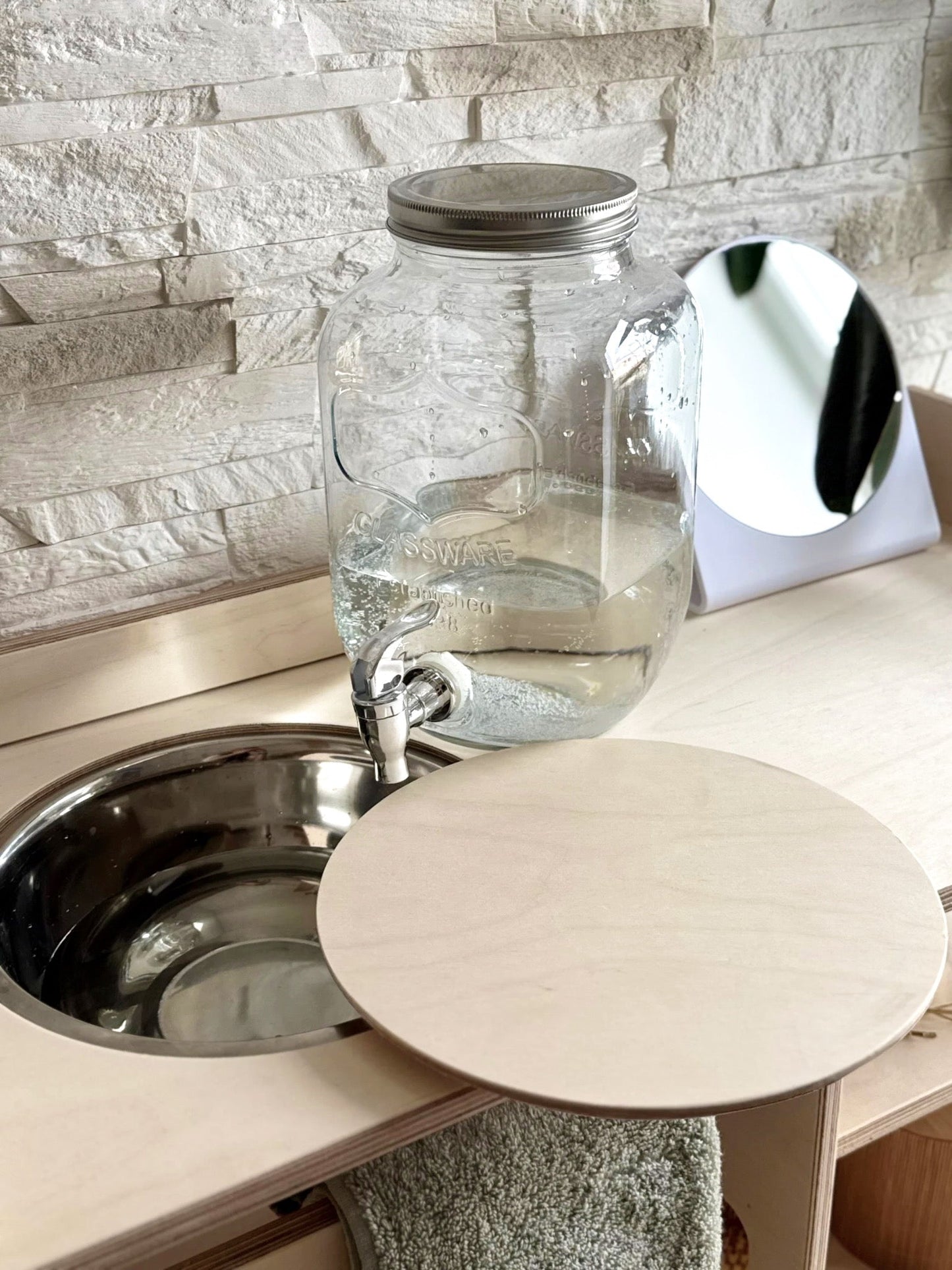 Seravellea™Montessori Wash Station with Lid